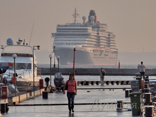 4 �������� ������ � ������ ��� ������� ���� �� ����� ������� �, �������, ����� ������������� ������������ ������ - "Queen Victoria", ������������� ����������� ���������� �������� "Cunard".