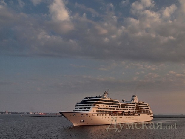 ������������ � "Queen Victoria" � ������ �������� "Nautica", ������� "������������" �� ���� ���������� ��������