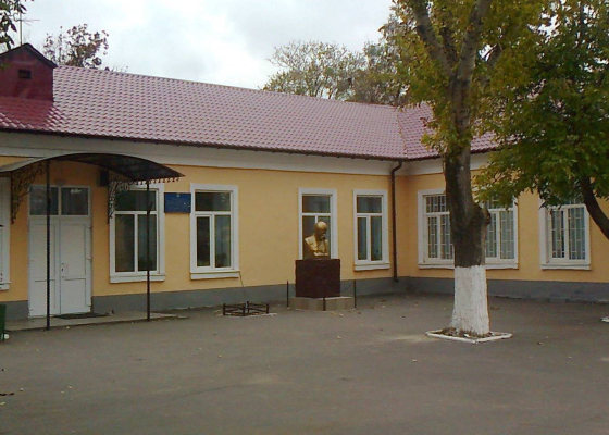  100        :         